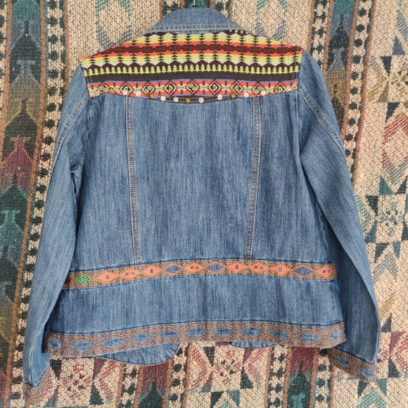 Tribal patterned embroidered denim jacket. - Picture 2 of 10